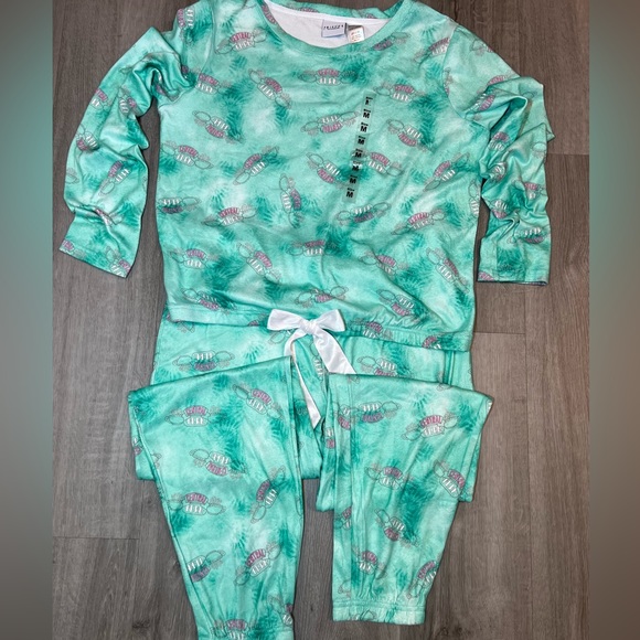 FRIENDS Other - Central Perk F•R•I•E•N•D•S Women’s M Pajama Set, NWT